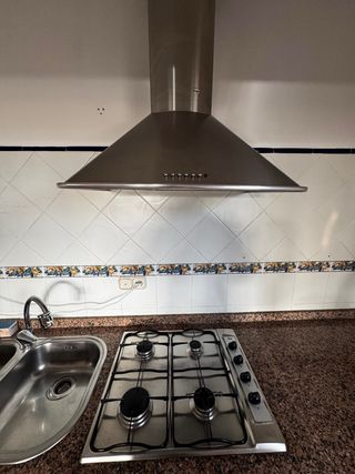 Cocina de gas 4 fuegos y campana extractora