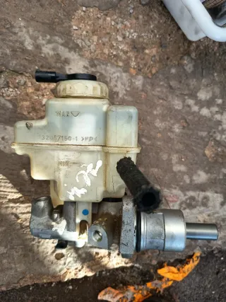 Bomba de freno 32067150-1