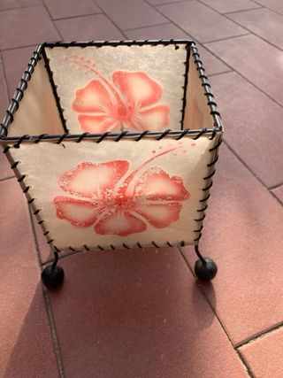 Portacandela vintage con pannello floreale