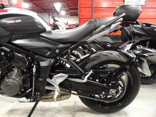 TRIUMPH TRIDENT 660 TRIPLE TRIBUTE