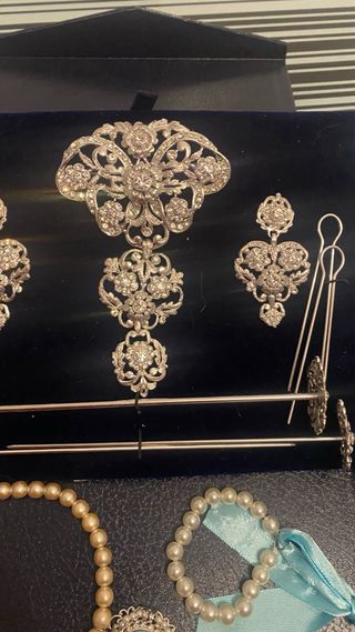 Aderezo fallero con pendientes y broche