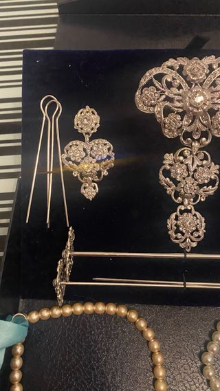 Aderezo fallero con pendientes y broche