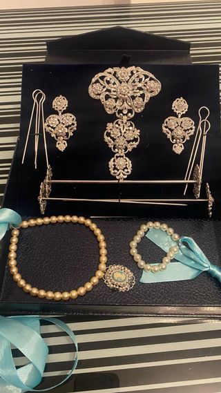 Aderezo fallero con pendientes y broche