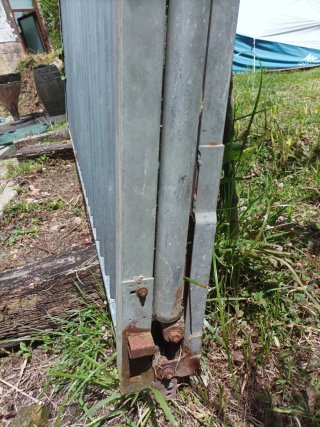 Portón de acero galvanizado. 200 x 268 cm