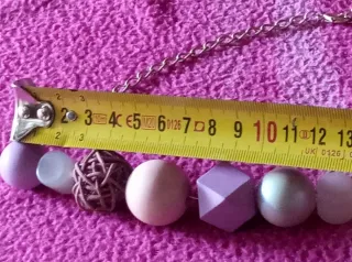 COLLARES CON PIEDRAS Y ADORNOS DE COLORES:1X2€