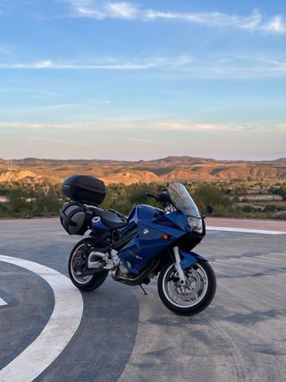 BMW F800 ST Azul con Maletas y Baúl