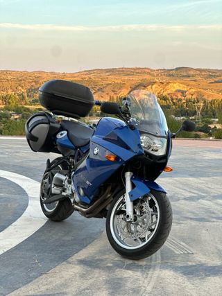 BMW F800 ST Azul con Maletas y Baúl