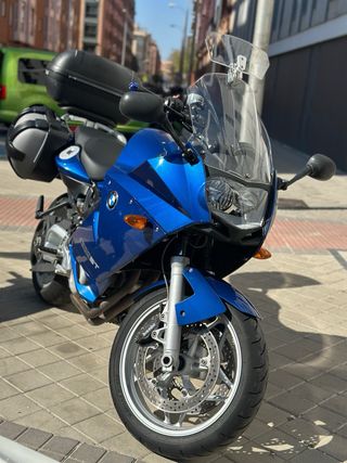 BMW F800 ST Azul con Maletas y Baúl