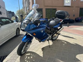 BMW F800 ST Azul con Maletas y Baúl