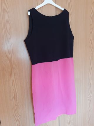 Vestido negro y fucsia con cinturón