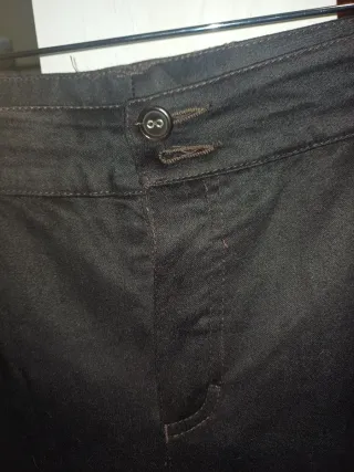 Pantalón chino negro con cremallera