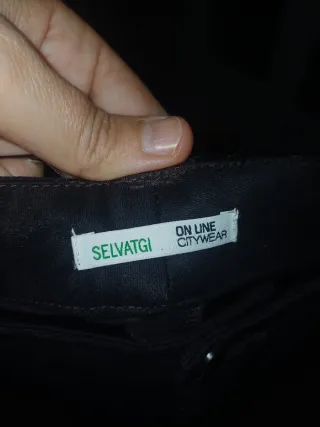 Pantalón chino negro con cremallera