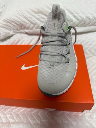 Nike Metcon 5 gris y verde