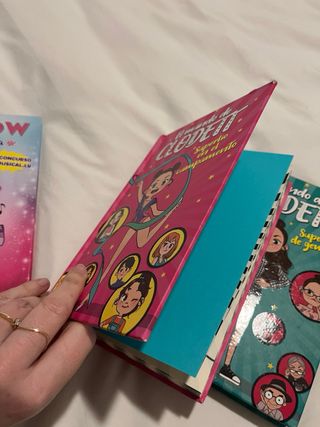 Libros youtubers:Elashow, Divertiguay, Clodett (2)