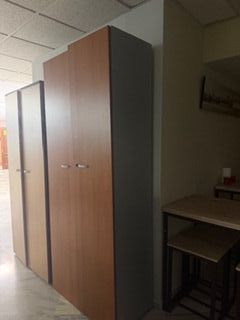 Armario de madera en buen estado