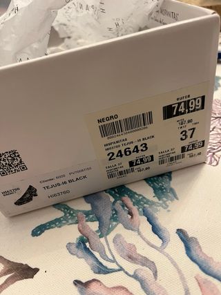 Zapatos salón Hispanitas negros brillo tacón