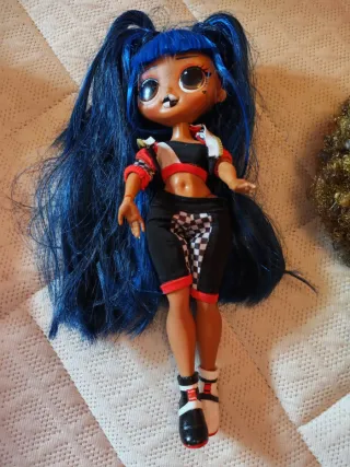 Muñeca LOL con pelo azul