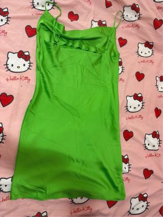 Vestido verde satinado corto