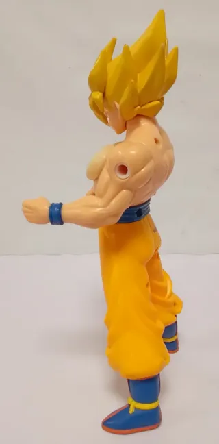 Figura Goku super Saiyan dragón ball Bandai