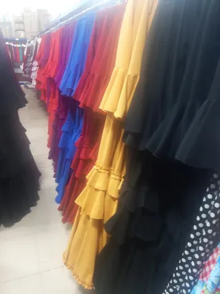 Vestidos de Flamenca con Lunares, lisos, etc