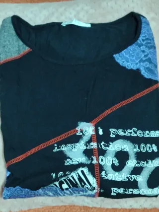 Camiseta tipo Desigual Talla M