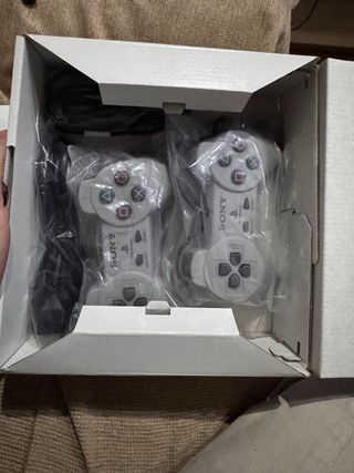 PlayStation Classic Mini + USB con muchos Juegos