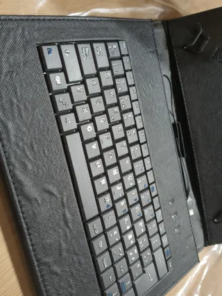 Funda Tablet 10" con Teclado Negro