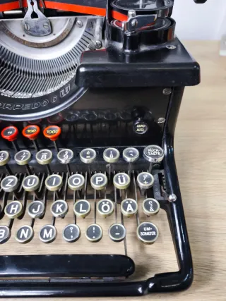 Máquina de escribir antigua Torpedo 6