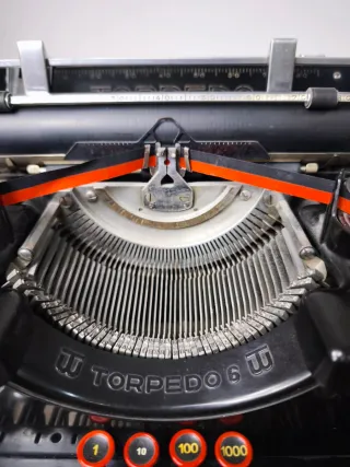 Máquina de escribir antigua Torpedo 6