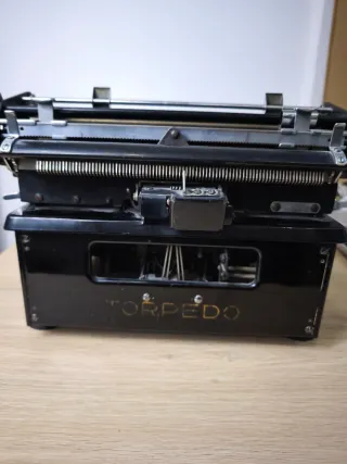 Máquina de escribir antigua Torpedo 6