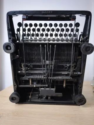 Máquina de escribir antigua Torpedo 6