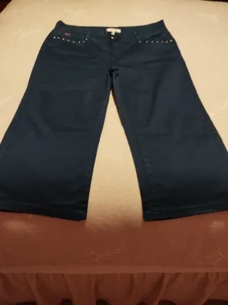 Pantalones pirata Cortefiel azul marino tachas