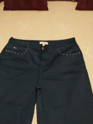 Pantalones pirata Cortefiel azul marino tachas