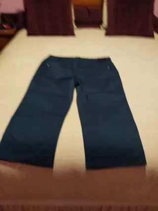 Pantalones pirata Cortefiel azul marino tachas