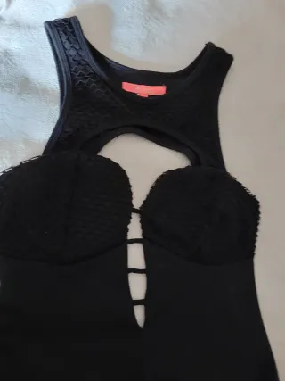 Top Negro con Cut-out y Red