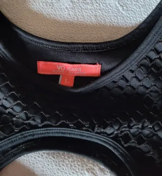 Top Negro con Cut-out y Red