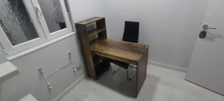 Mesa de estudio o despacho  de madera envejecida