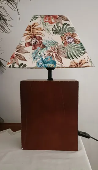 Lámpara vintage Porcelux, base metálica,de calidad