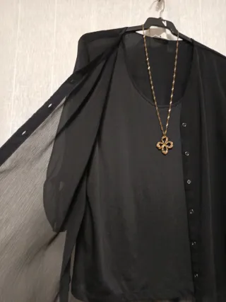 Blusa negra con transparencias T 46