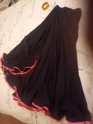Falda Sevillanas Negra y Rosa  estupenda