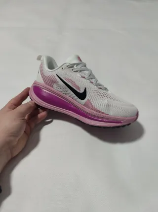 Zapatilla Nike talla 39 Rosa y Blanca