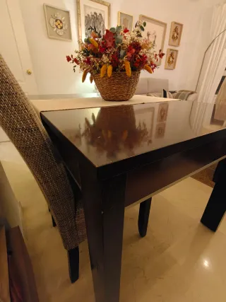 Mesa de comedor extensible de madera color wengue