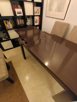 Mesa de comedor extensible de madera color wengue