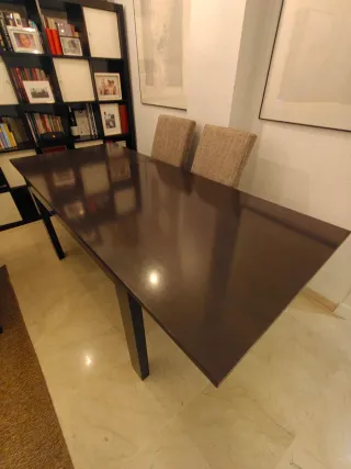 Mesa de comedor extensible de madera color wengue