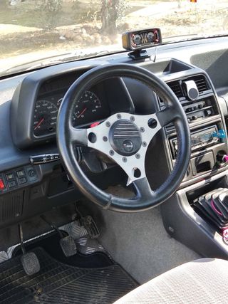 Volante deportivo negro y plateado