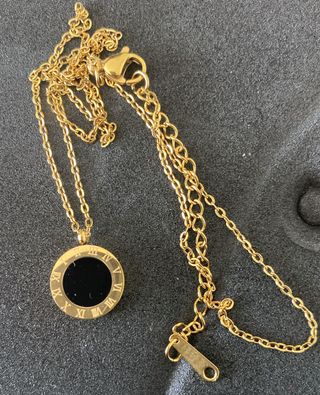 Collar tipo Bulgari números romanos negro