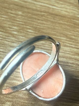 Anello corallo rosa dama intagliata