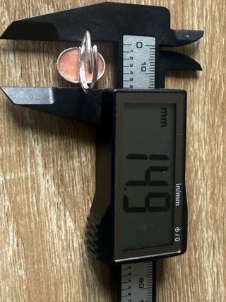 Anello corallo rosa dama intagliata