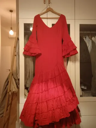 Traje de flamenca rojo con volantes