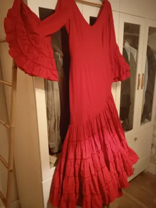 Traje de flamenca rojo con volantes